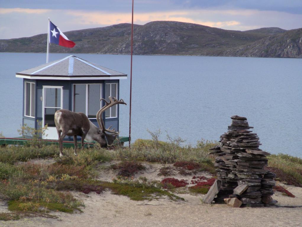 Peterson'S Point Lake Lodge Йеллоунайф Экстерьер фото
