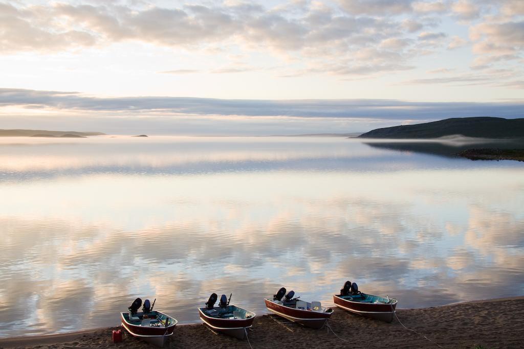 Peterson'S Point Lake Lodge Йеллоунайф Экстерьер фото